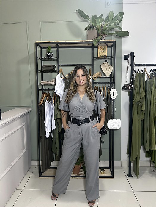 Blusa transpassada em linho