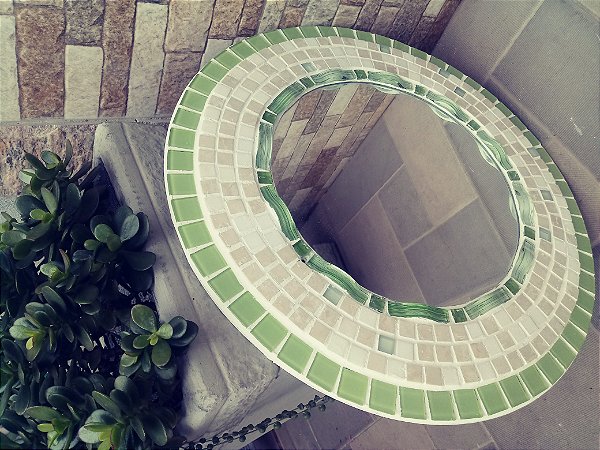 Espelho em mosaico verde