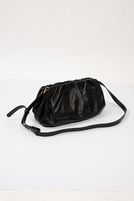 CLUTCH DRAPEADA NO COURO ROMA