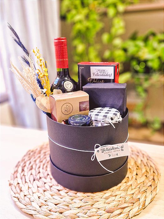 Cesta com Vinho e Chocolate