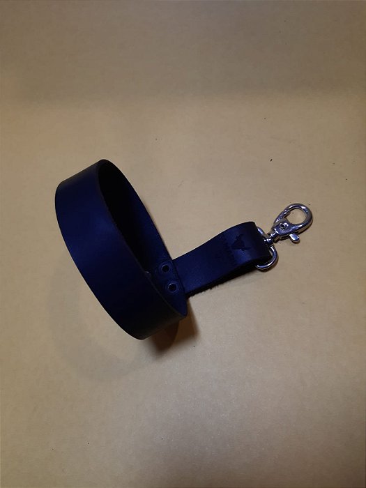 Tirante de couro para copo com tampa