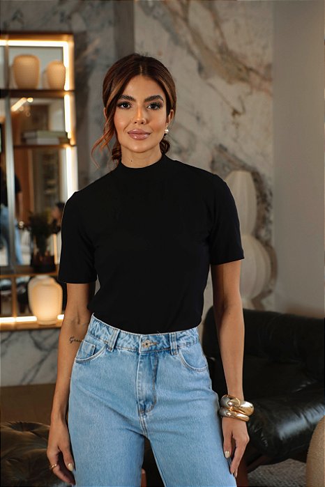 T-shirt Gola Alta Gabi Preta Algodão Egípcio