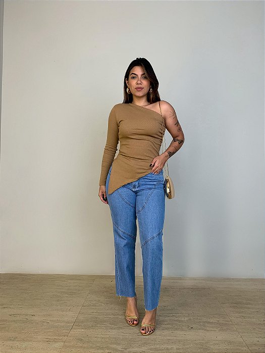 Blusa Assimétrica Nula Manga Chile Marrom Claro
