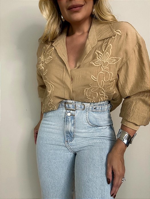 Camisa Bordada Vitória Bege Escuro