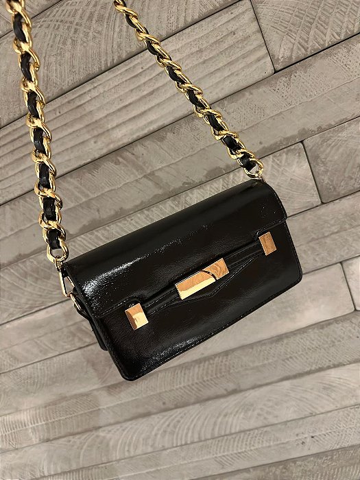 Bolsa Preta Detalhes Dourado