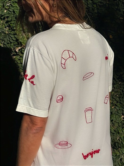Camiseta Bonjour Bordado Vermelho