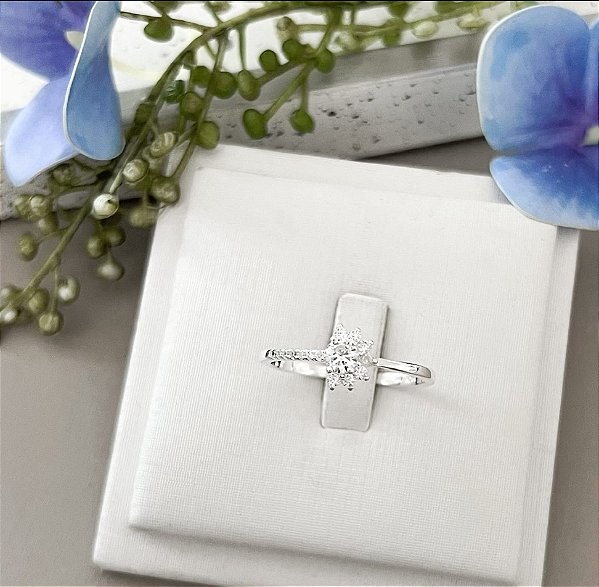 Anel Flor Cravejada Metade