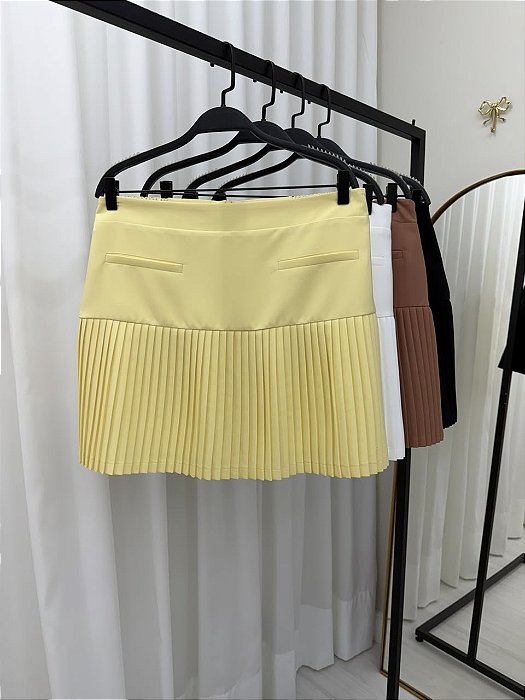 Shorts Saia Plissado de Alfaiataria
