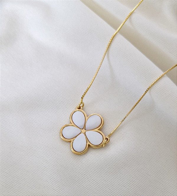 Colar Flor com Pétalas de Madrepérola