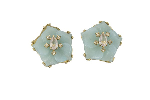 Brinco  flor azul claro em ouro amarelo com quartzo rosa gota central