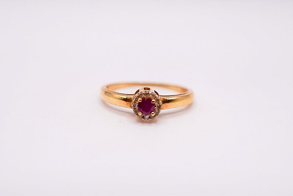 ANEL OURO AMARELO DIAMANTES E RUBI