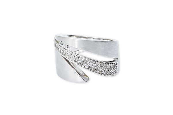 Anel ouro branco com diamantes aro 17