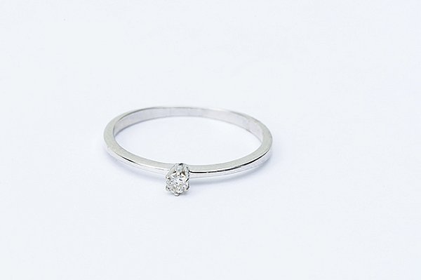 Anel solitário ouro branco com diamante aro 17