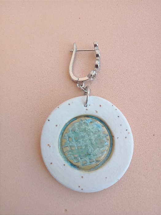 BRINCO CERÂMICA BASE EM PRATA 925