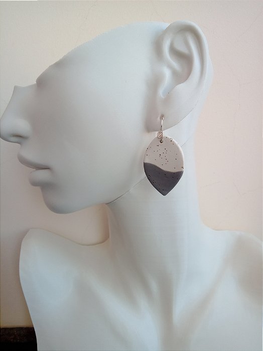 BRINCO CERÂMICA BASE EM PRATA 925