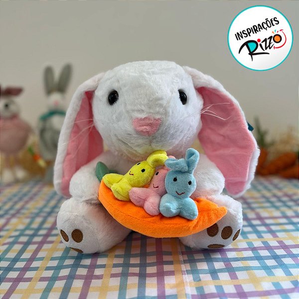 Coelho de Pelúcia Branco Sentado com Cenoura - 23cm - 1 unidade - Rizzo