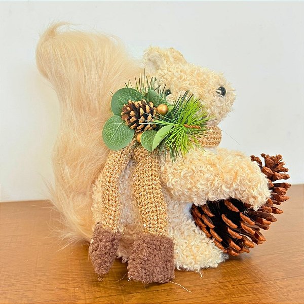 Enfeite Decorativo de Natal - Esquilo Bege - Cachecol e Pinha - 23x14,5x22,5cm - 1 unidade - Cromus - Rizzo