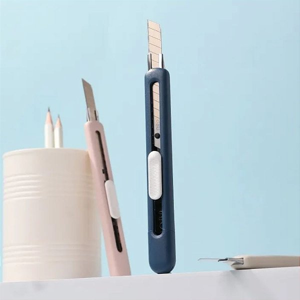 Estilete Linfini com Lâmina 9mm de Aço SK5 - Azul - 1 unidade - Deli - Rizzo