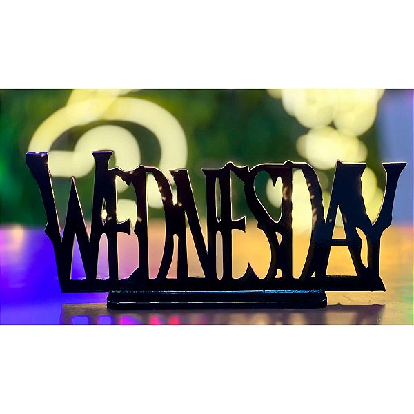Display Decorativo Wandinha - Letreiro "Wednesday"- 37x15cm - 1 unidade - Rizzo