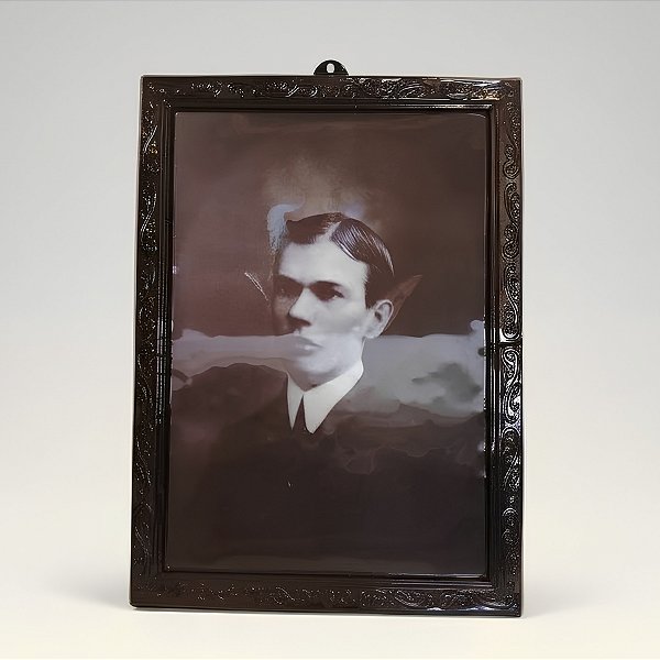 Enfeite Decorativo de Halloween - Quadro Holográfico Moço/Monstro com Chifres - 34x47cm - 1 unidade - Rizzo