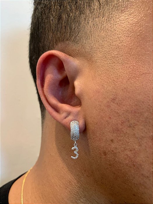 Brinco Masculino Par Argola 4 Fileiras G Cravejada Com Número 3 Pendurada (9,8X5mm) Banhado A Ouro Branco BRIN003