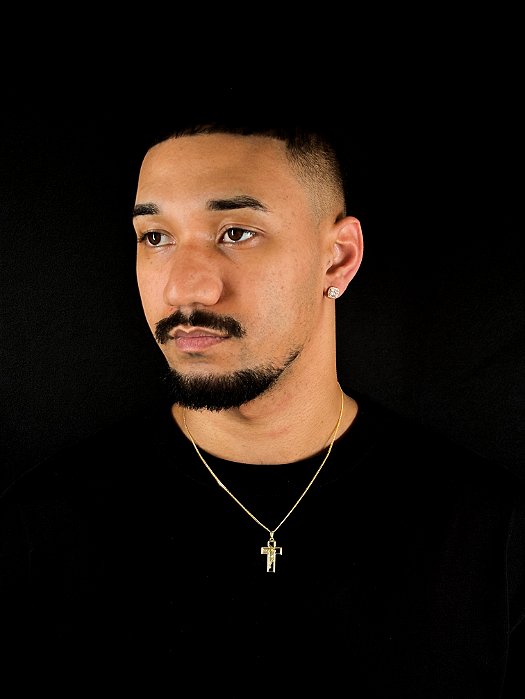 Kit Corrente Grumet 50cm 1,4mm + Pingente Cruz Com Rosto De Cristo Vazado (16x26mm) + Brinco Fílip Imperial Quadrado (9m