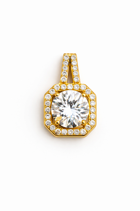 Pingente Imperador Quadrado (11x11mm) Banhado A Ouro 18k PIN147