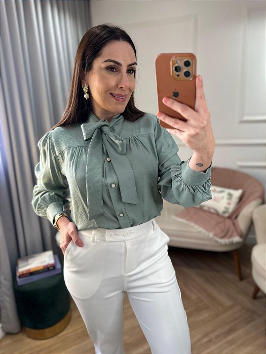Camisa light com laço Erika