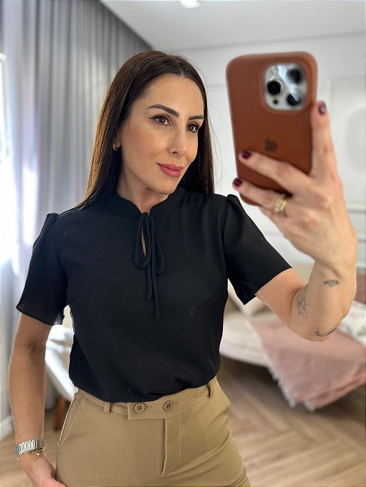 Blusa crepe gola amarração