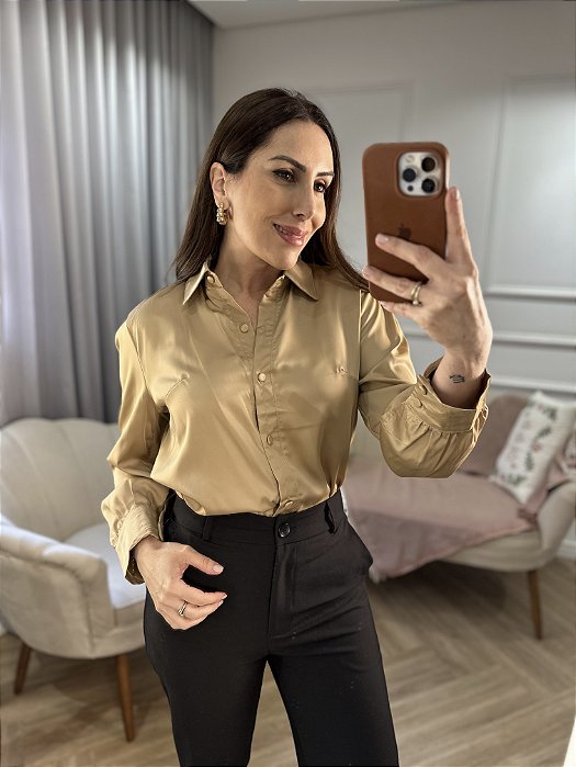 Camisa alfaiataria acetinada Kamila