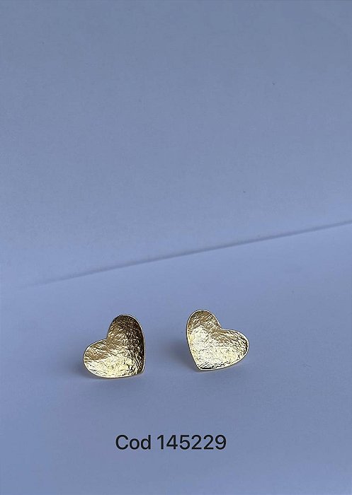 Brinco coração detalhado liso dourado
