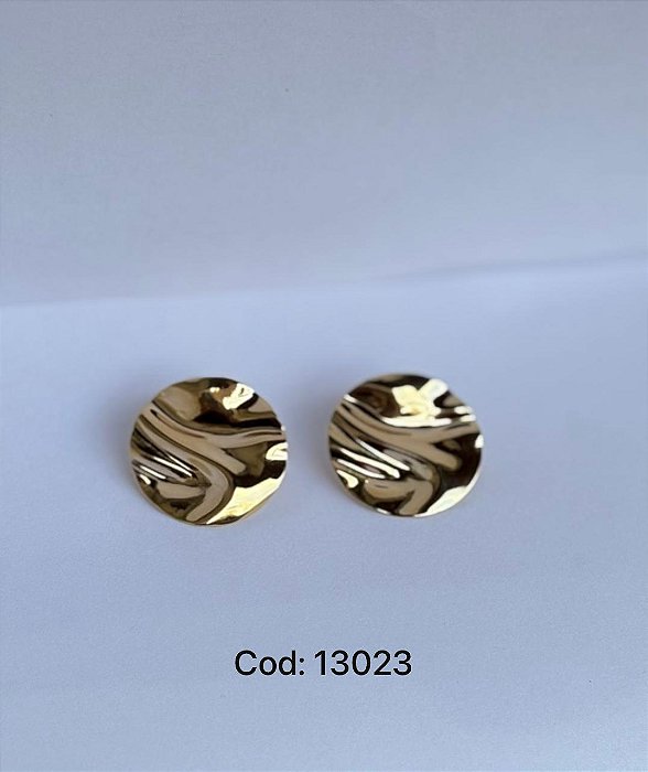Brinco redondo detalhado liso dourado