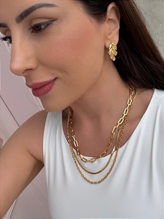 Brinco folha lisa dourado