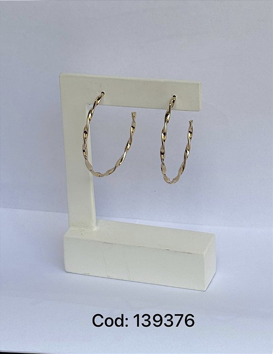 Brinco argola torcida lisa dourado