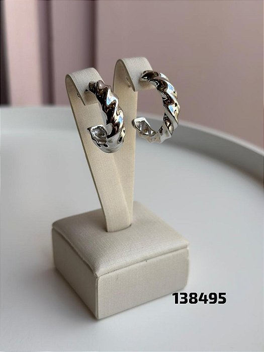 Brinco argola torcida branco