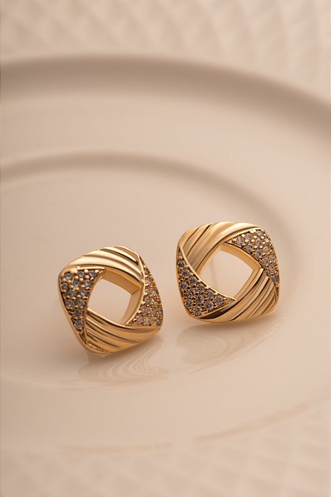 Brinco micro zircônia dourado
