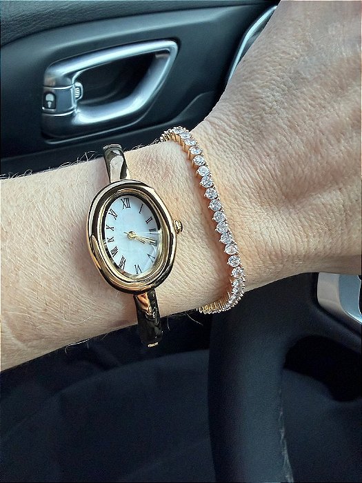 Acessório relógio dourado