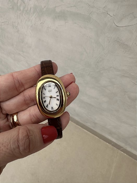 Acessório relógio dourado marrom