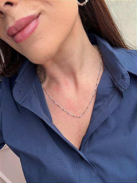 Colar bolas liso branco