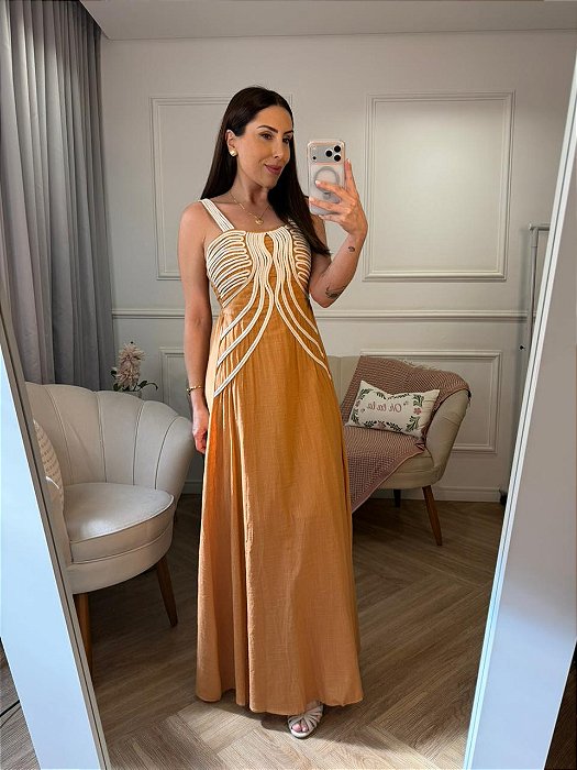 Vestido longo com bordado em corda