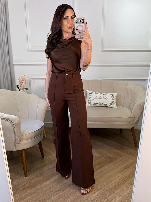 Blusa cavada em cetim Betina