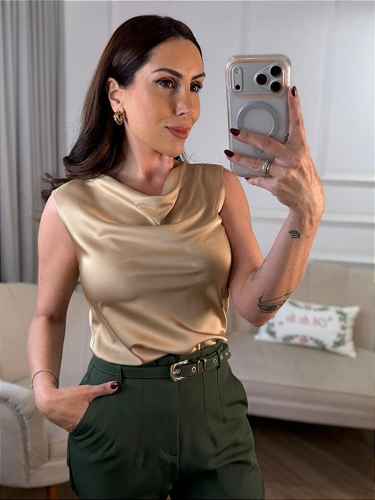 Blusa cavada em cetim Betina