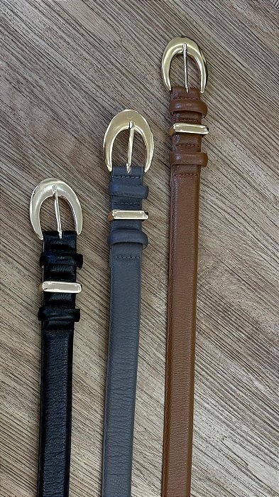 Cinto couro c/ fivela dourada