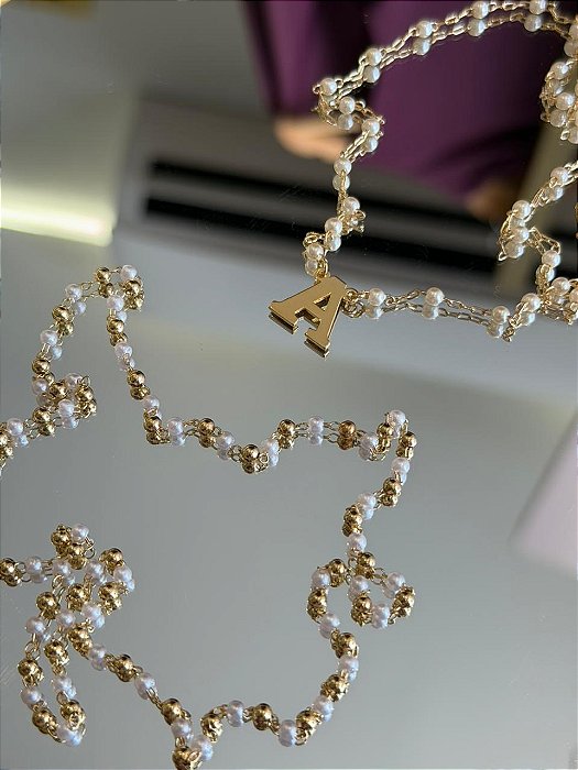 Colar letra A pérola dourado