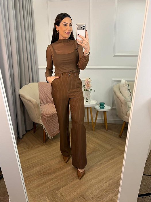 Calça alfaiataria pantalona Esmeralda risca de giz