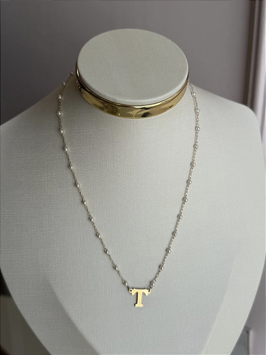 Colar letra T pérola dourado