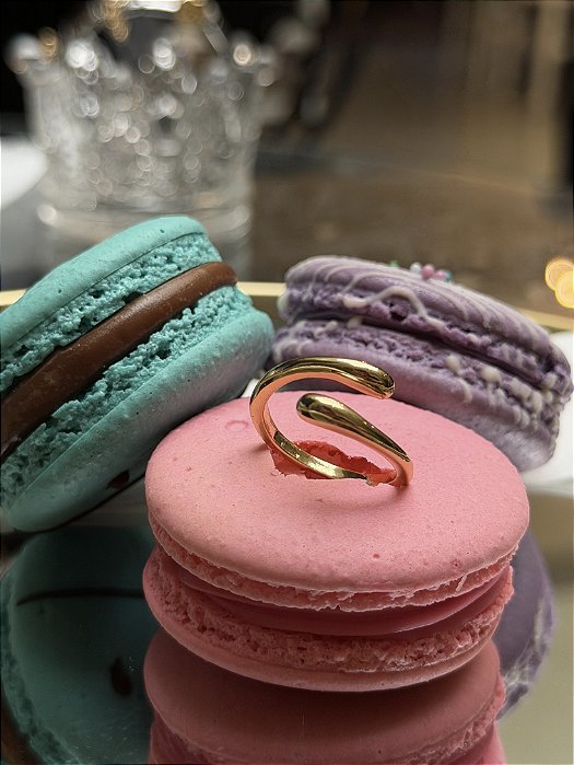 Anel liso dourado regulável