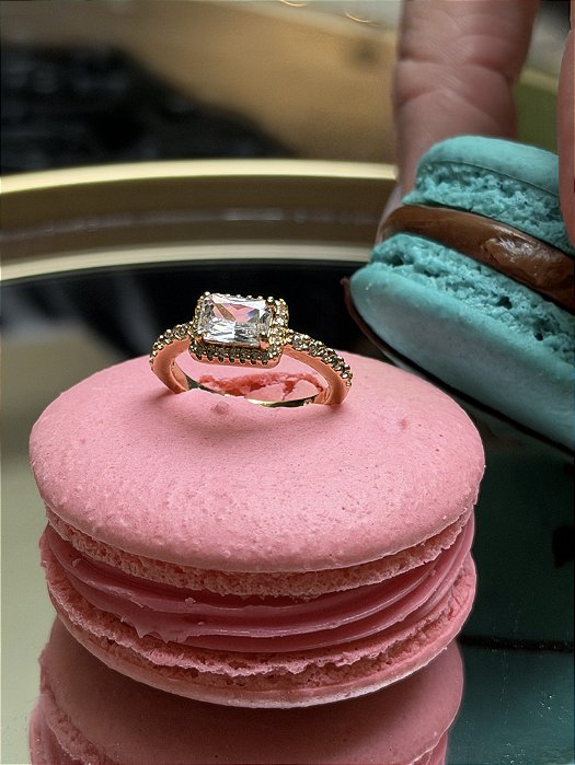 Anel retângular crav. cristal dourado 18