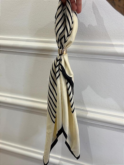 Lenço cetim com argola dourada