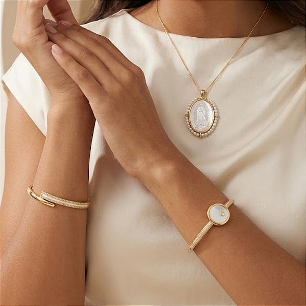 COLAR NOSSA SENHORA DE FATIMA EM MADREPEROLA E CRAVEJADO